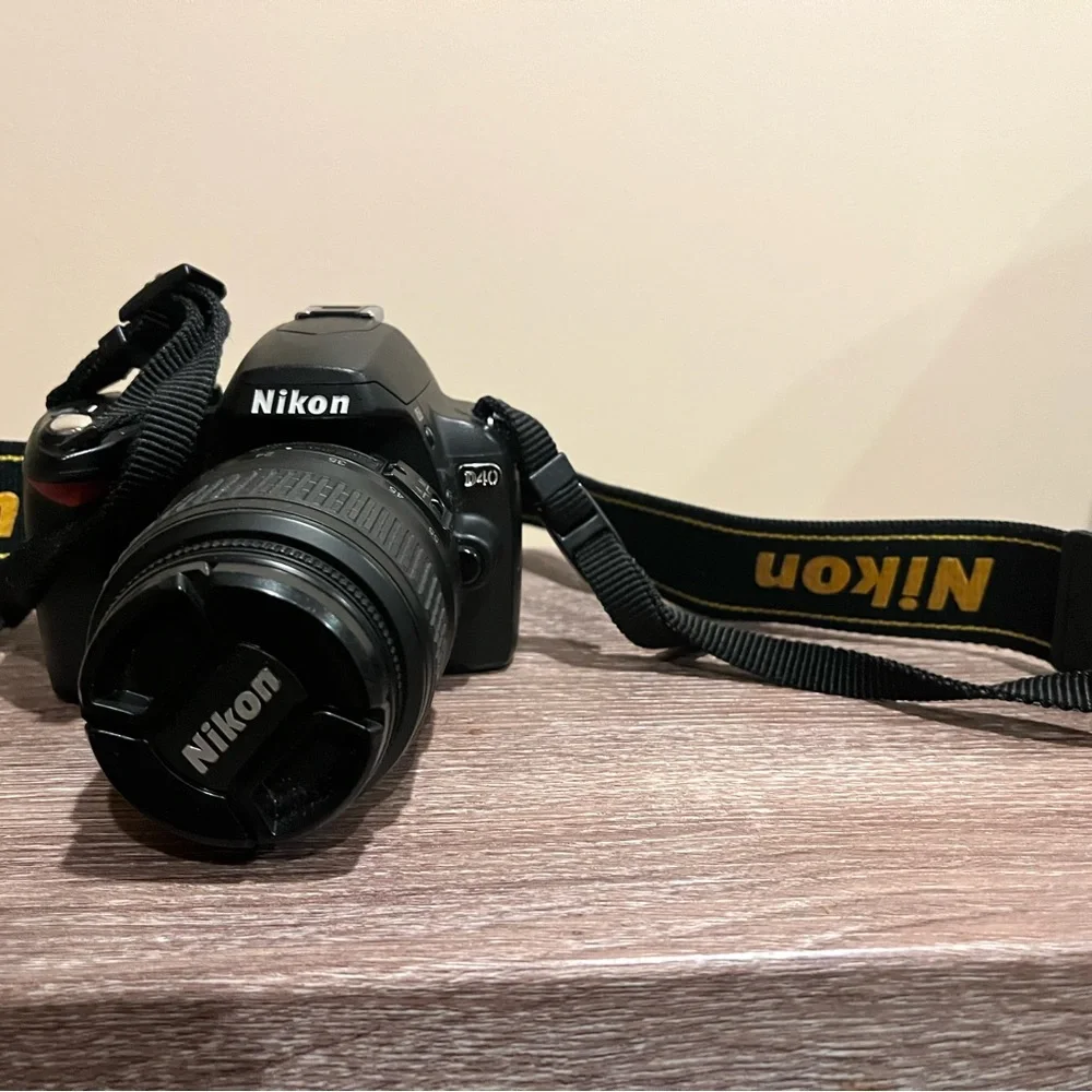 Nikon D40 6.1MP Digital SLR Camera Af-s DX Nikkor Ed 18-55mm